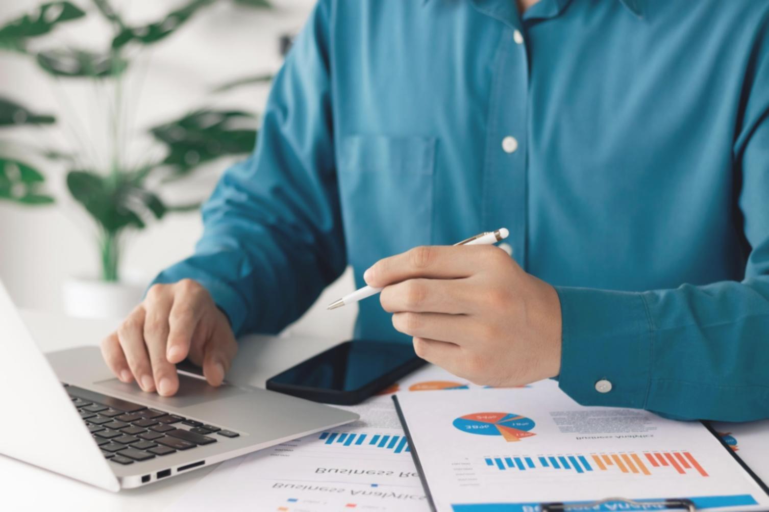 Interactive financial education session showing budget planning techniques